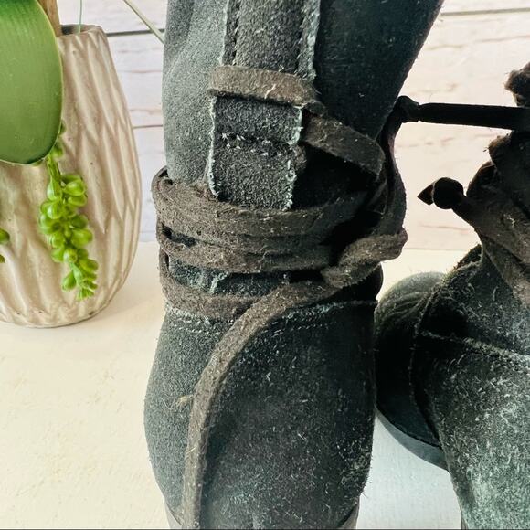 TOMS Mila Black Suede Heeled Bootie Sz6 - Picture 9 of 12